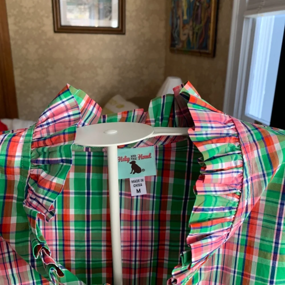 Haley and the hound preppy ruffle neck tunic. Not brand new, but never worn‎